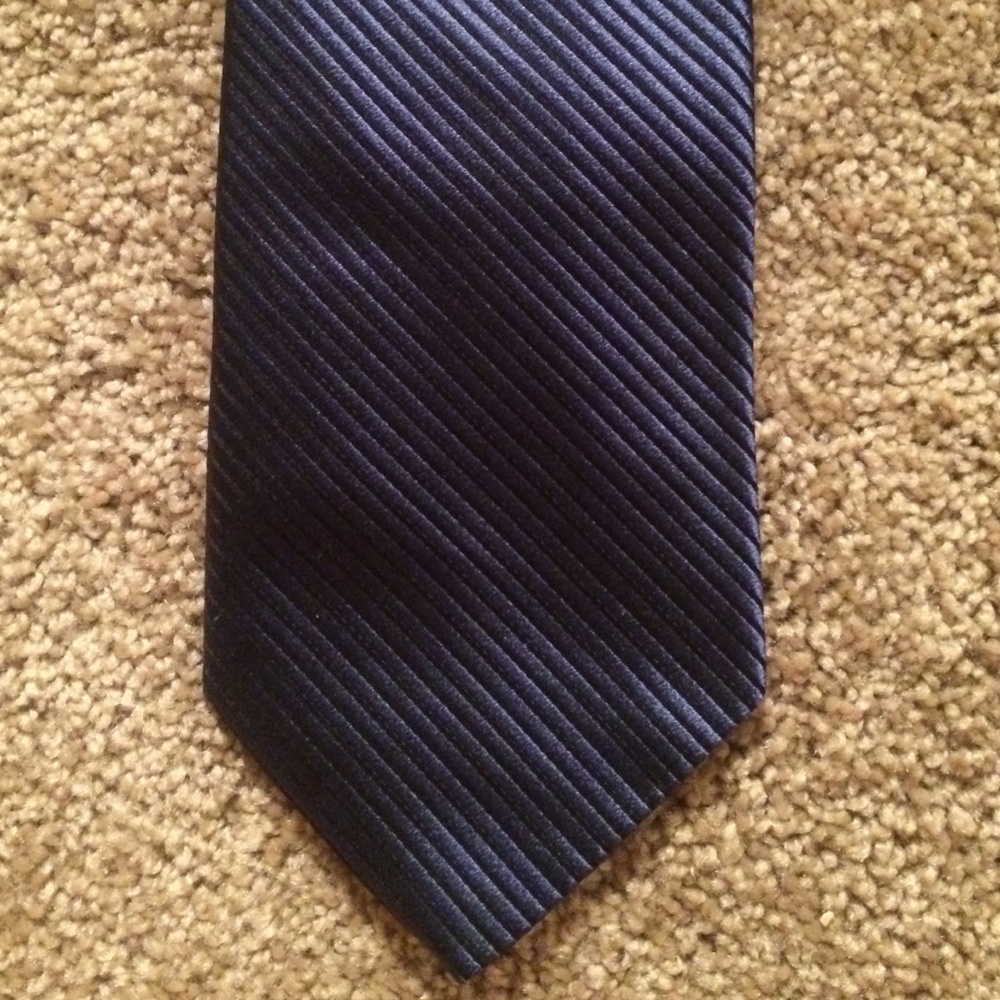 Blue‎ tie - Picture 2 of 3